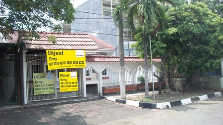 Rumah di Darmo Sentosa Raya Surabaya Barat, Bagus + Terawat, Row Jalan Lebar