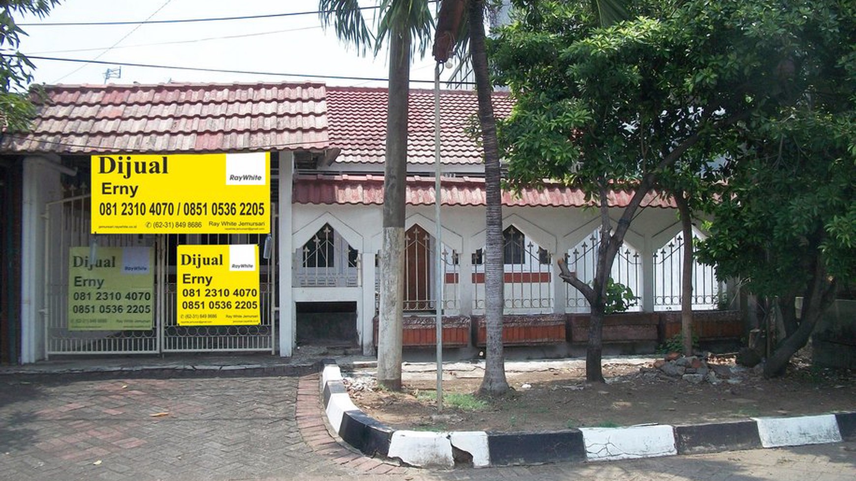 Rumah di Darmo Sentosa Raya Surabaya Barat, Bagus + Terawat, Row Jalan Lebar