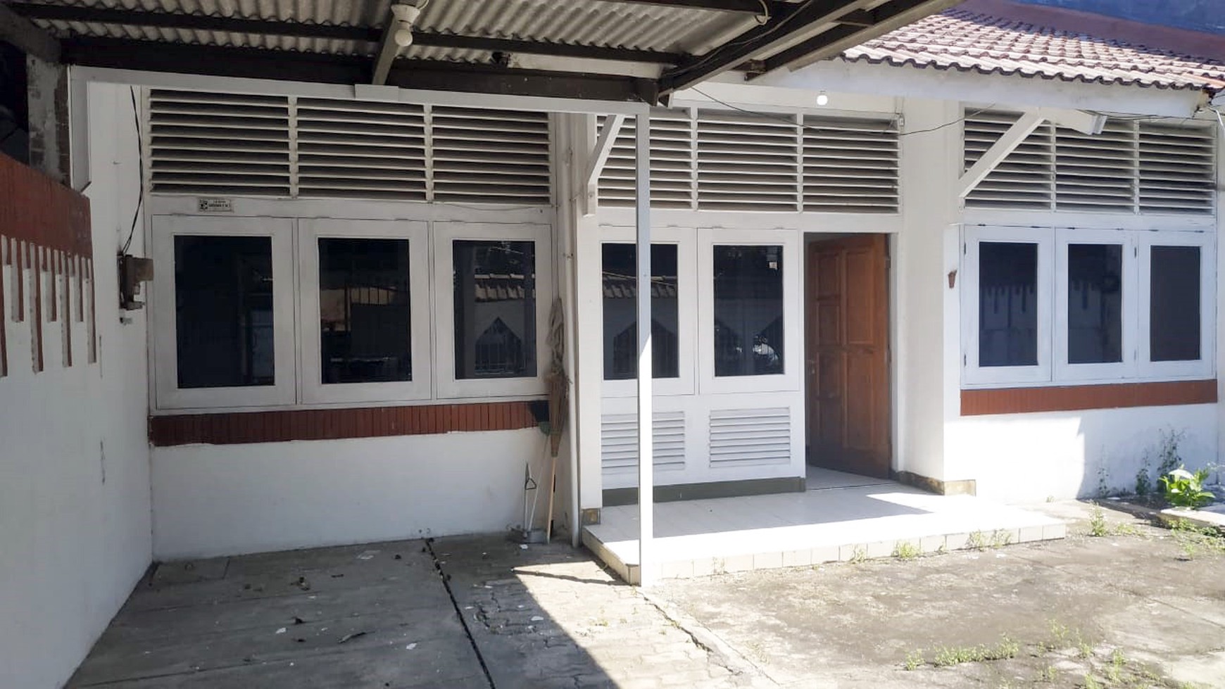 Rumah di Darmo Sentosa Raya Surabaya Barat, Bagus + Terawat, Row Jalan Lebar