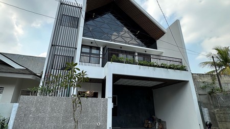 Rumah Modern Minimalis  dalam Cluster di Bintaro Jaya Sektor 9