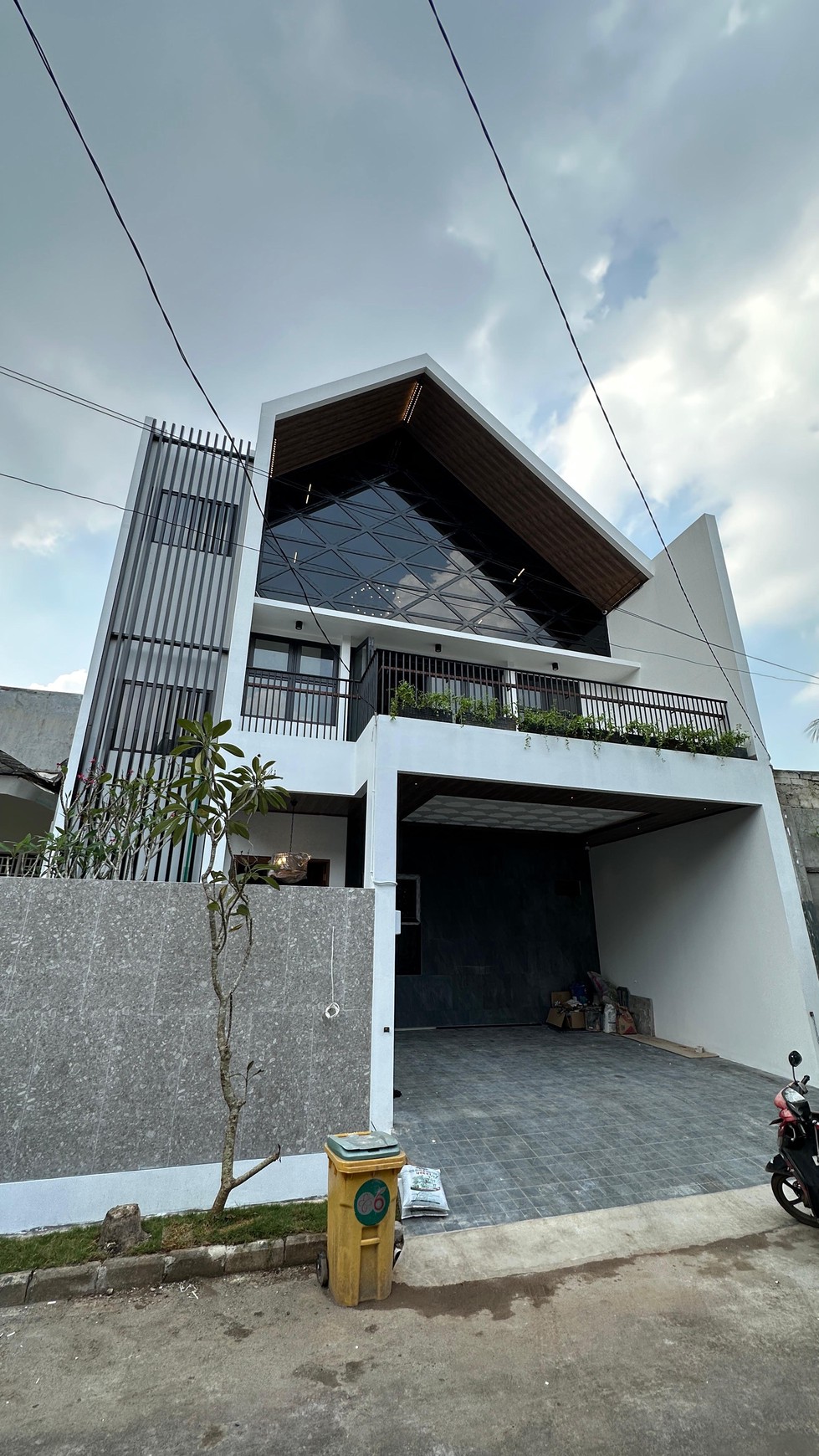 Rumah Modern Minimalis  dalam Cluster di Bintaro Jaya Sektor 9