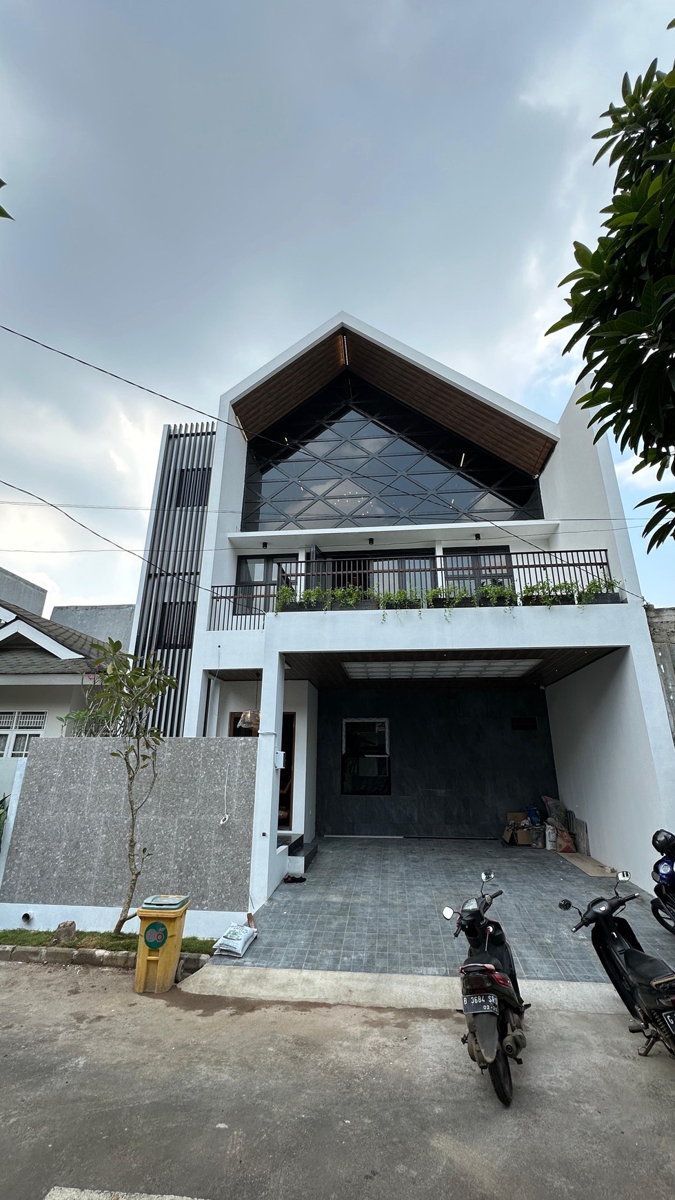 Rumah Modern Minimalis  dalam Cluster di Bintaro Jaya Sektor 9