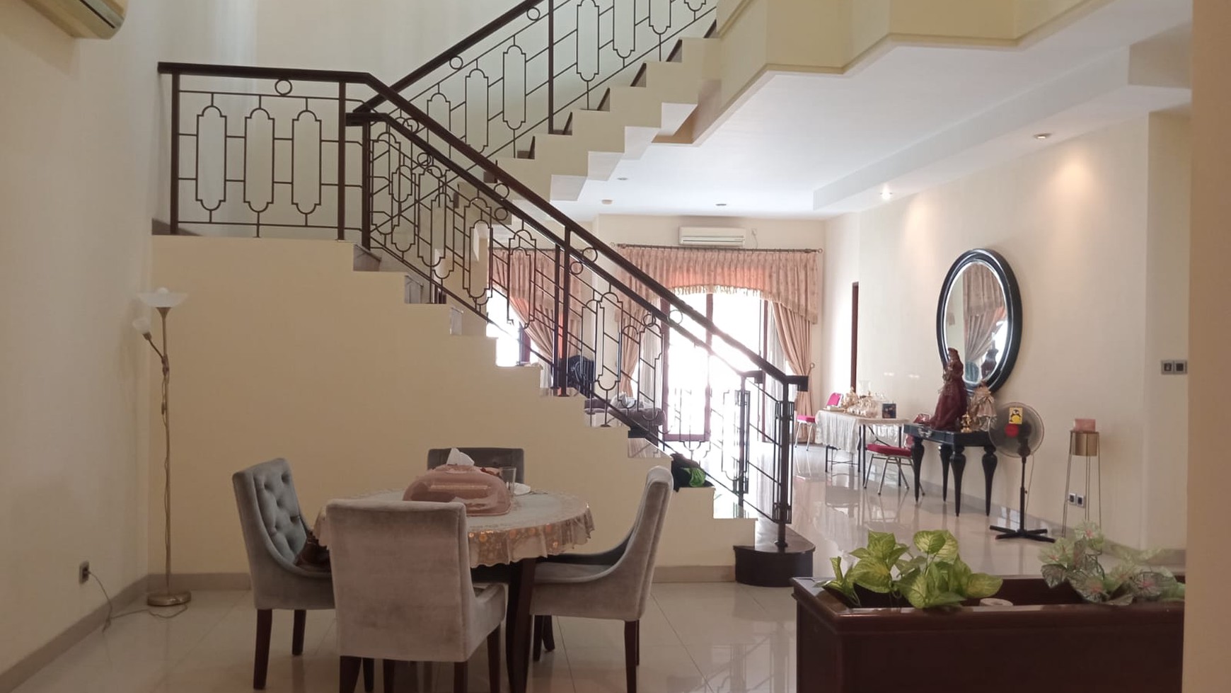 Rumah Classic di Pondok Indah Lokasi tenang, nyaman dan aman dengan security 24 jam