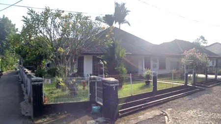 Rumah siap huni bangunan kayu manado di ciputat