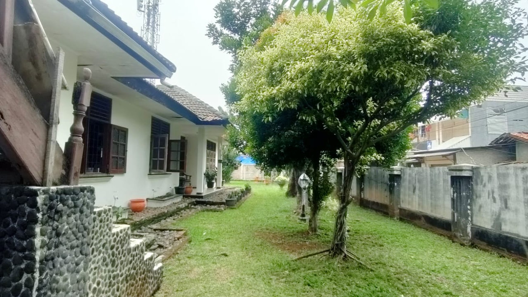 Rumah siap huni bangunan kayu manado di ciputat