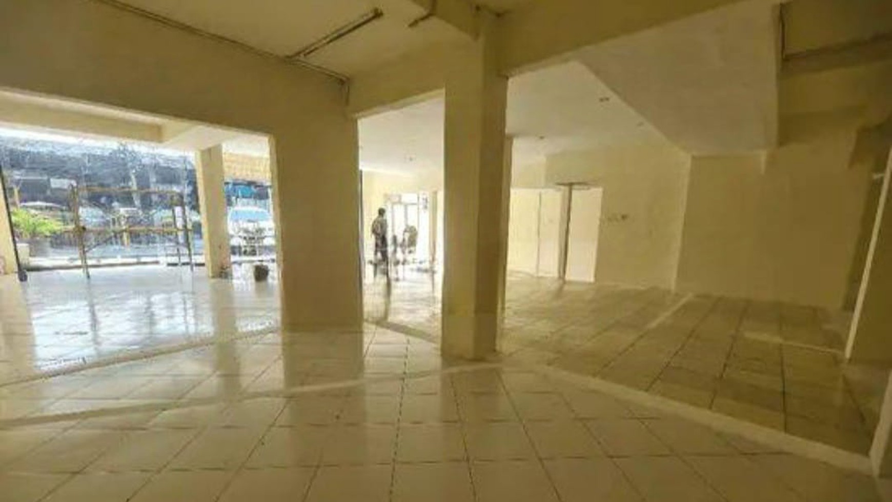 Disewa Tempat Usaha 1,5 Lantai Dekat SCBD Cocok Untuk Resto, Klinik, Mini Market Maupun Kantor 