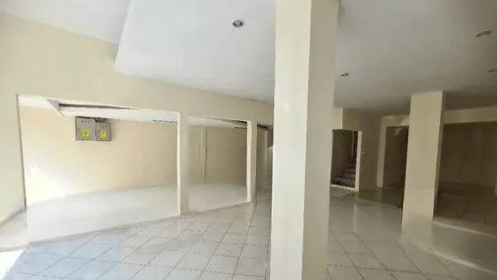 Disewa Tempat Usaha 1,5 Lantai Dekat SCBD Cocok Untuk Resto, Klinik, Mini Market Maupun Kantor 