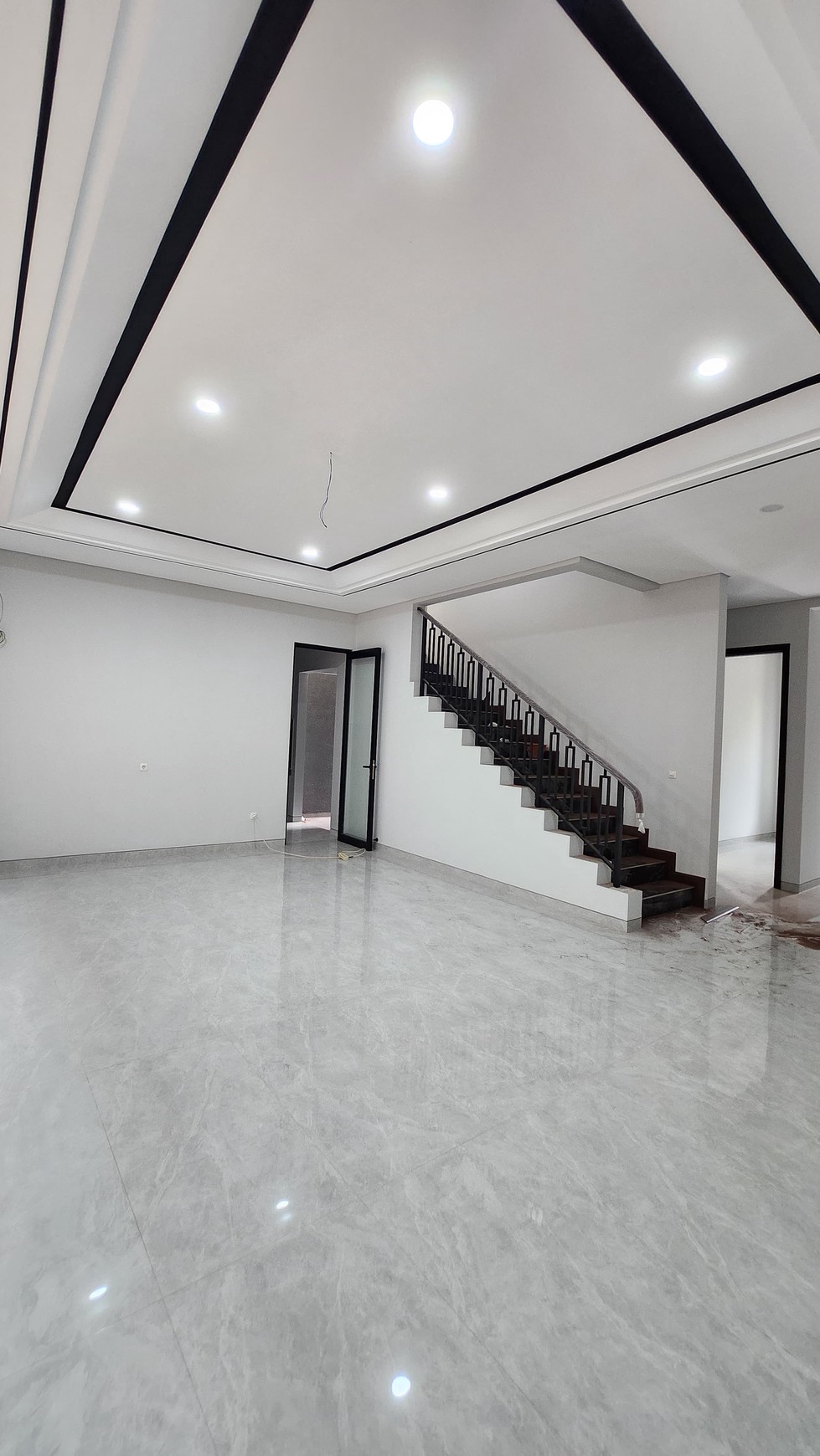 Dijual Rumah Baru Woodland Citraland Lantai GRANITE Tile in Luxury Desain Terbaru Dekat Universitas Ciputra, Pasar Modern , GWalk