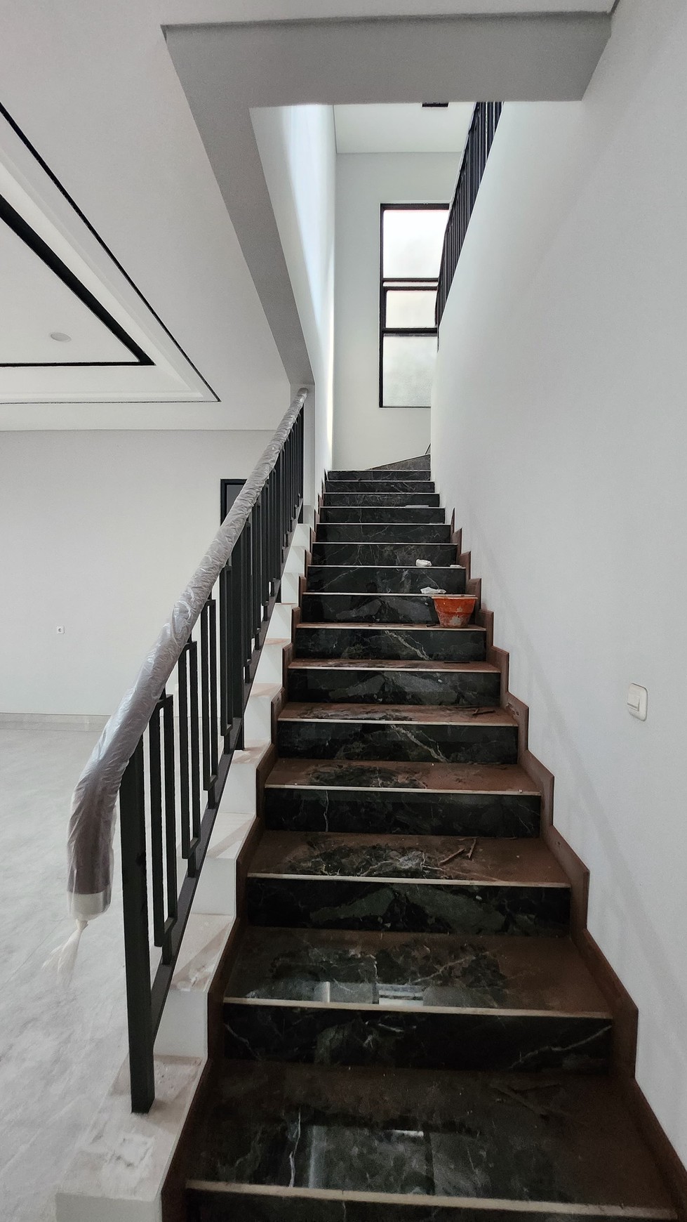 Dijual Rumah Baru Woodland Citraland Lantai GRANITE Tile in Luxury Desain Terbaru Dekat Universitas Ciputra, Pasar Modern , GWalk