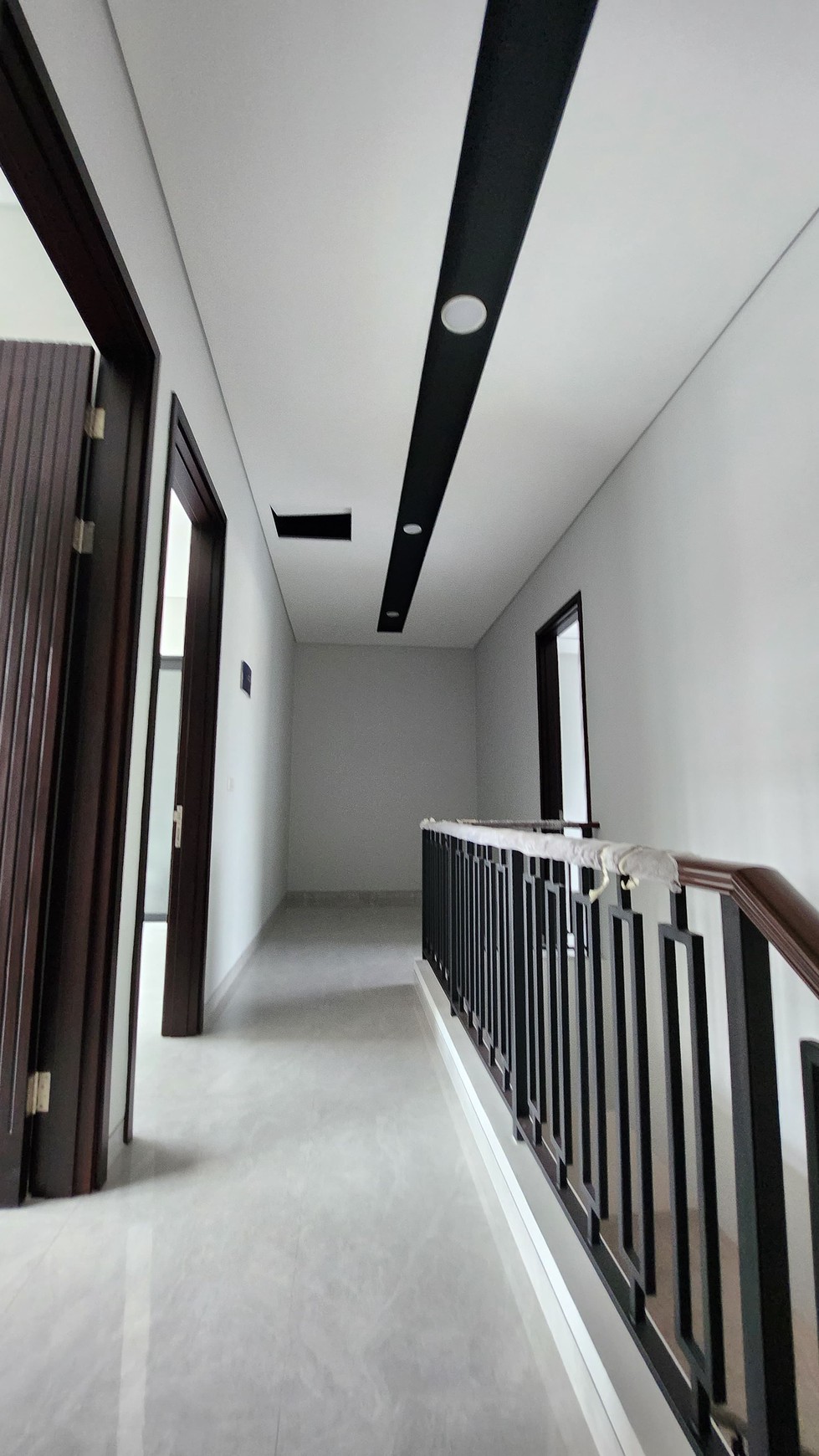 Dijual Rumah Baru Woodland Citraland Lantai GRANITE Tile in Luxury Desain Terbaru Dekat Universitas Ciputra, Pasar Modern , GWalk