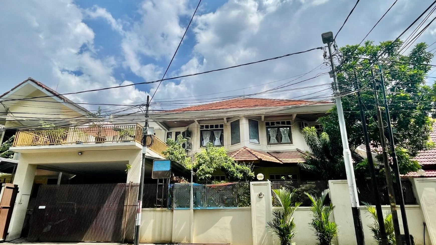 Rumah Siap Huni 2 1/2 Lantai di Kebayoran Baru