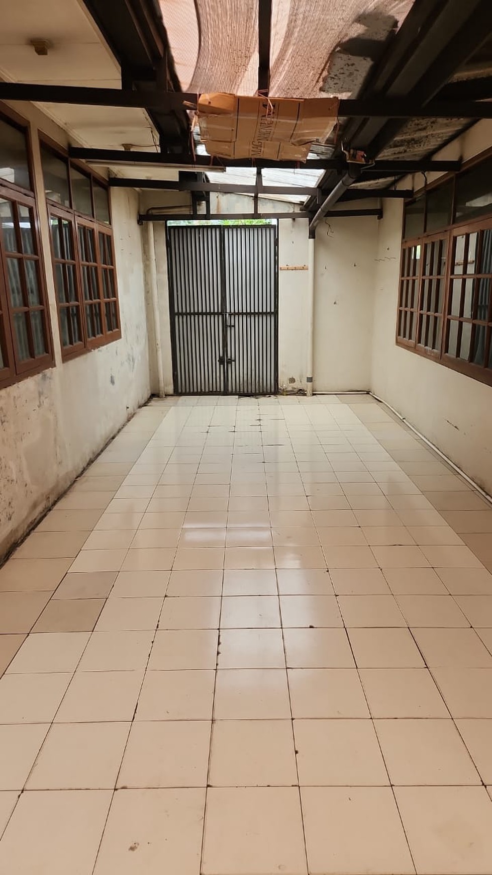 Rumah Hook Hitung Tanah di Komplek Sariwangi Asri