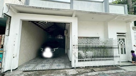 Rumah di Jl. Bogen Ploso Surabaya Timur, 3 Lantai, Sudah Renov, Siap Huni