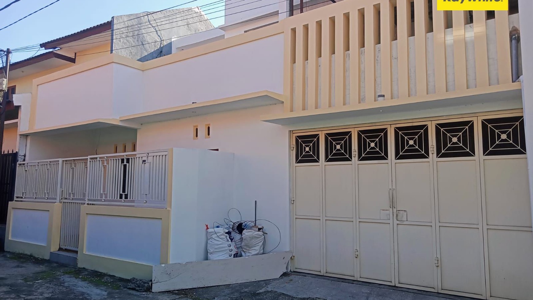 Dijual Rumah 2 lantai Pusat Kota di Petemon Timur Surabaya