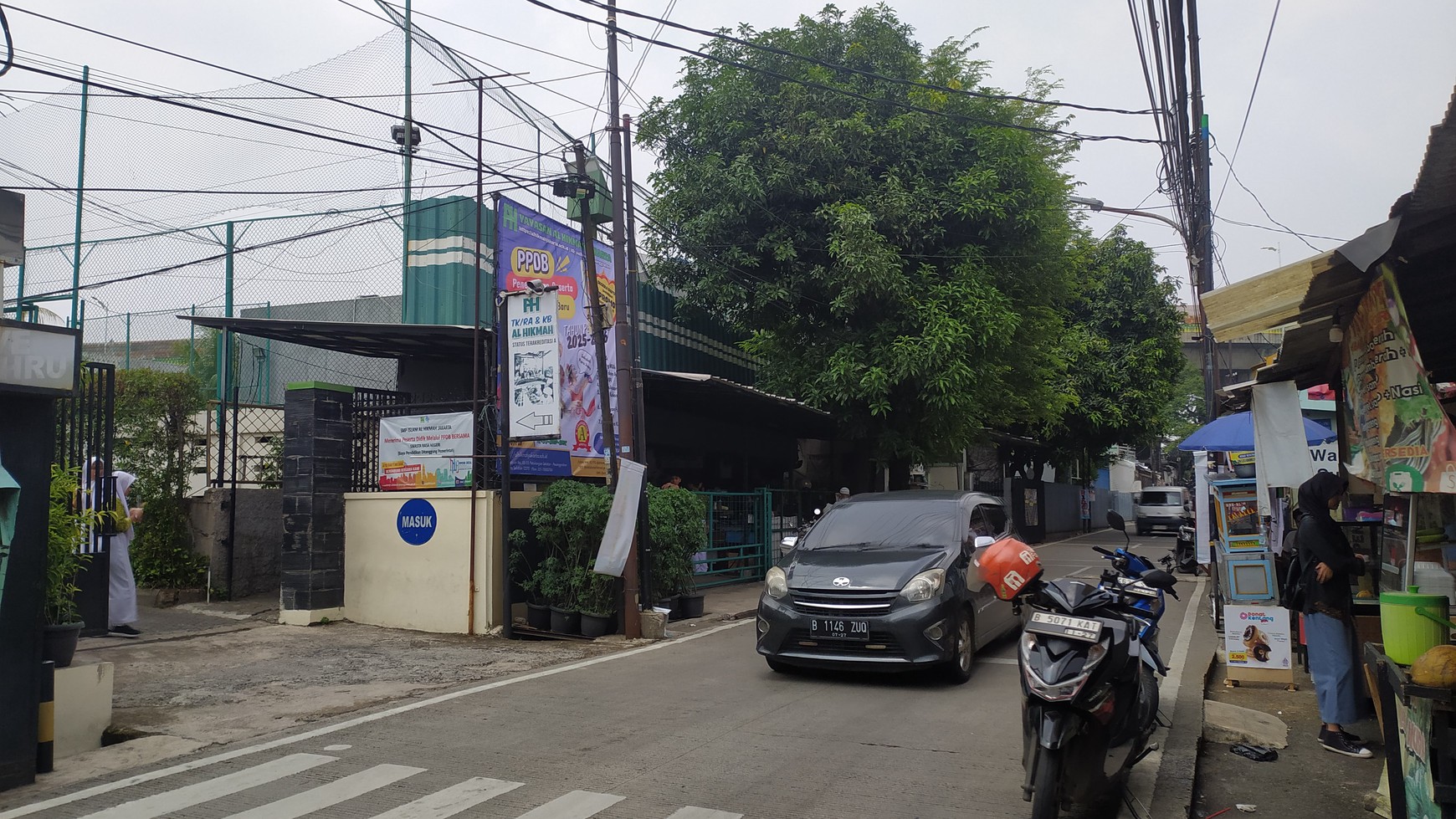 Rumah hadap komplek dan hadap sekolah Petukangan Selatan