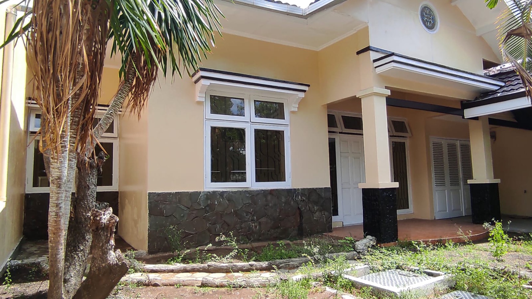 Rumah Luas Tenang Row Jalan Lebar Harga Spesial Rungkut, Surabaya