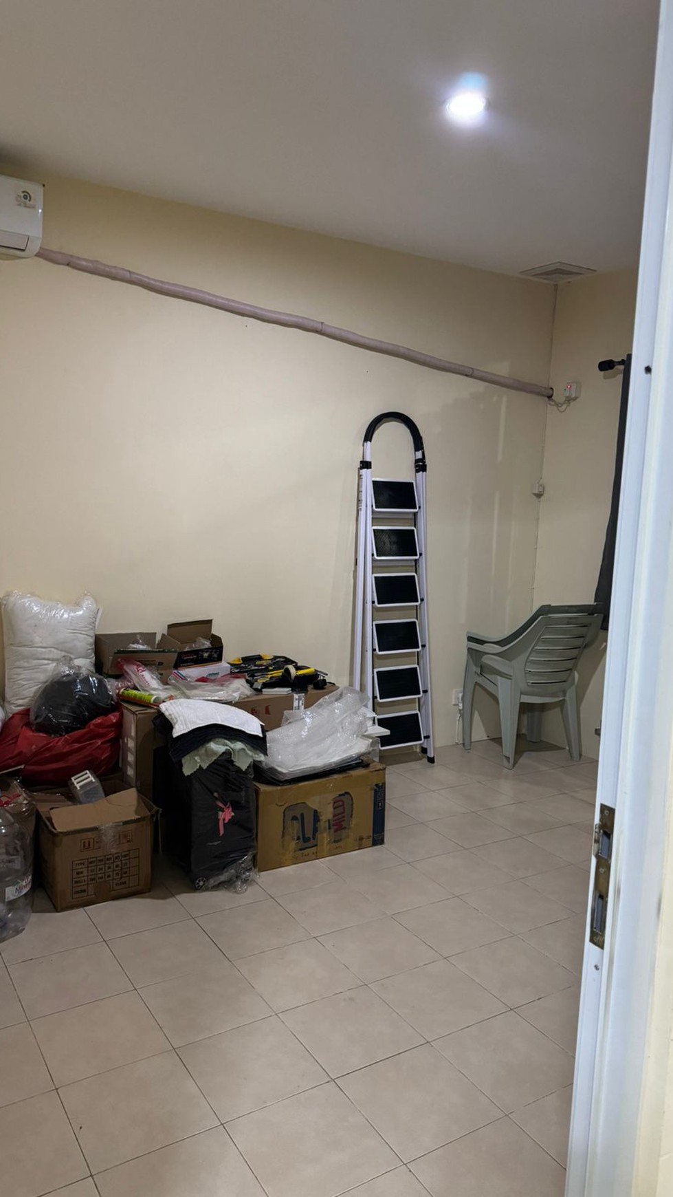 Dijual Taman Ayu Lantai 1 Semi Furnish Dan Siap Huni