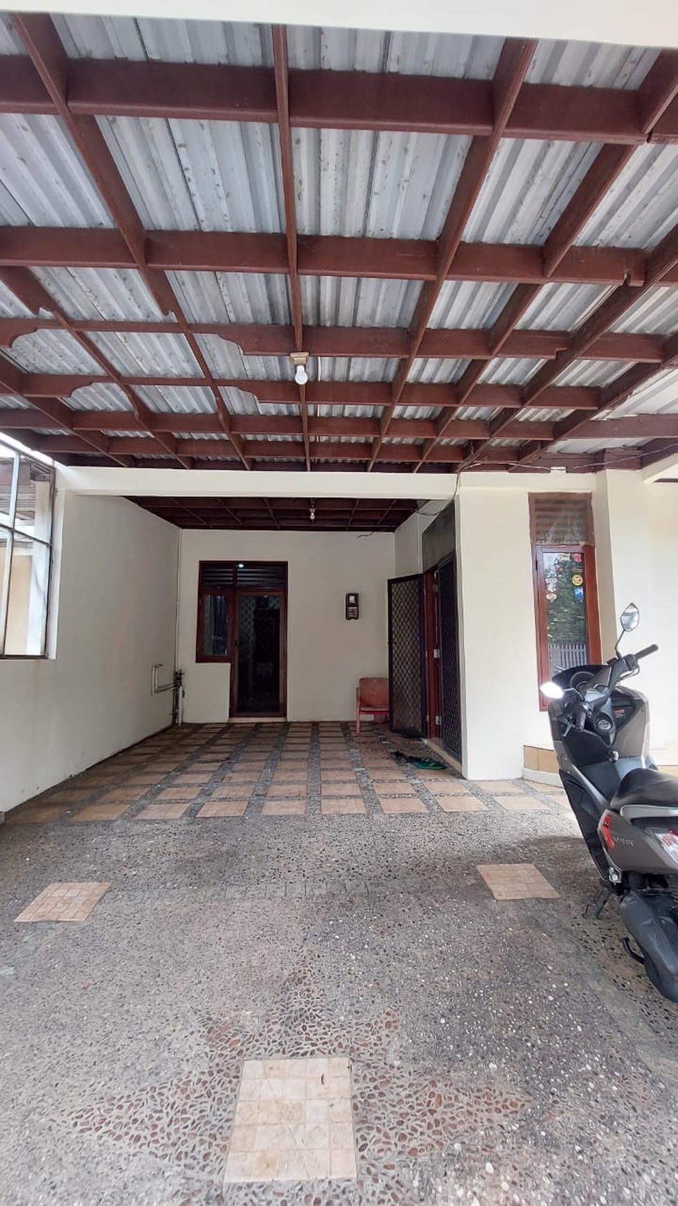 Rumah Hook Lokasi Strategis dengan Bangunan Kokoh @Punai, Bintaro