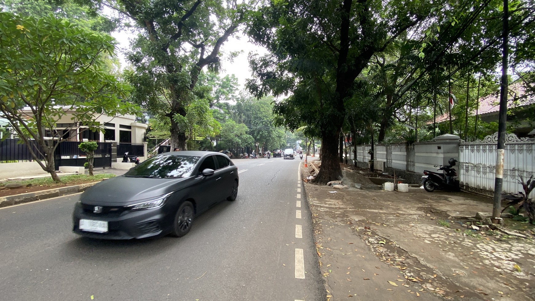 RUMAH LOKASI KOMERSIL DI PANGLIMA POLIM KEBAYORAN BARU