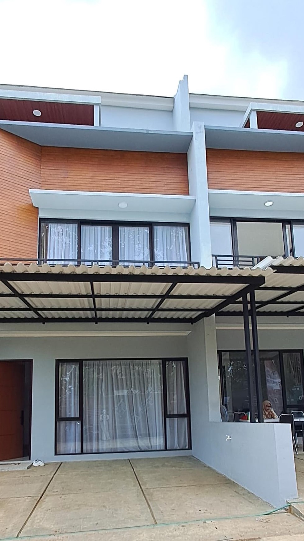 Brand New Rumah 3 Lantai kualitas bangunan kokoh, plafon pvc kekinian. 