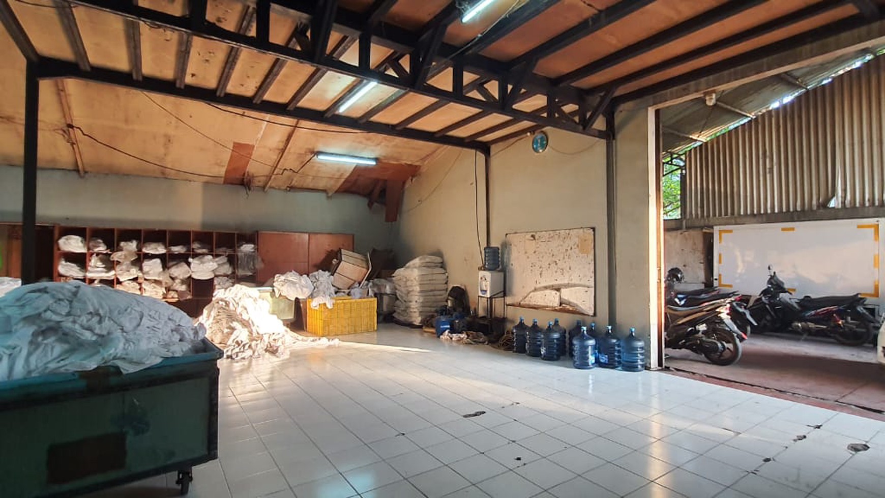 Tempat Usaha Laundry Skala Besar di kawasan Strategis Cibinong Bogor 