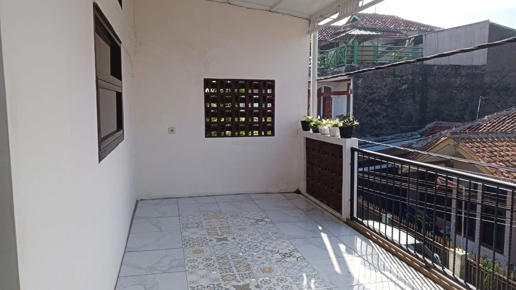 Rumah 2 Lantai di Komplek Santosa Asih dekat Grand Sharon Soekarno Hatta