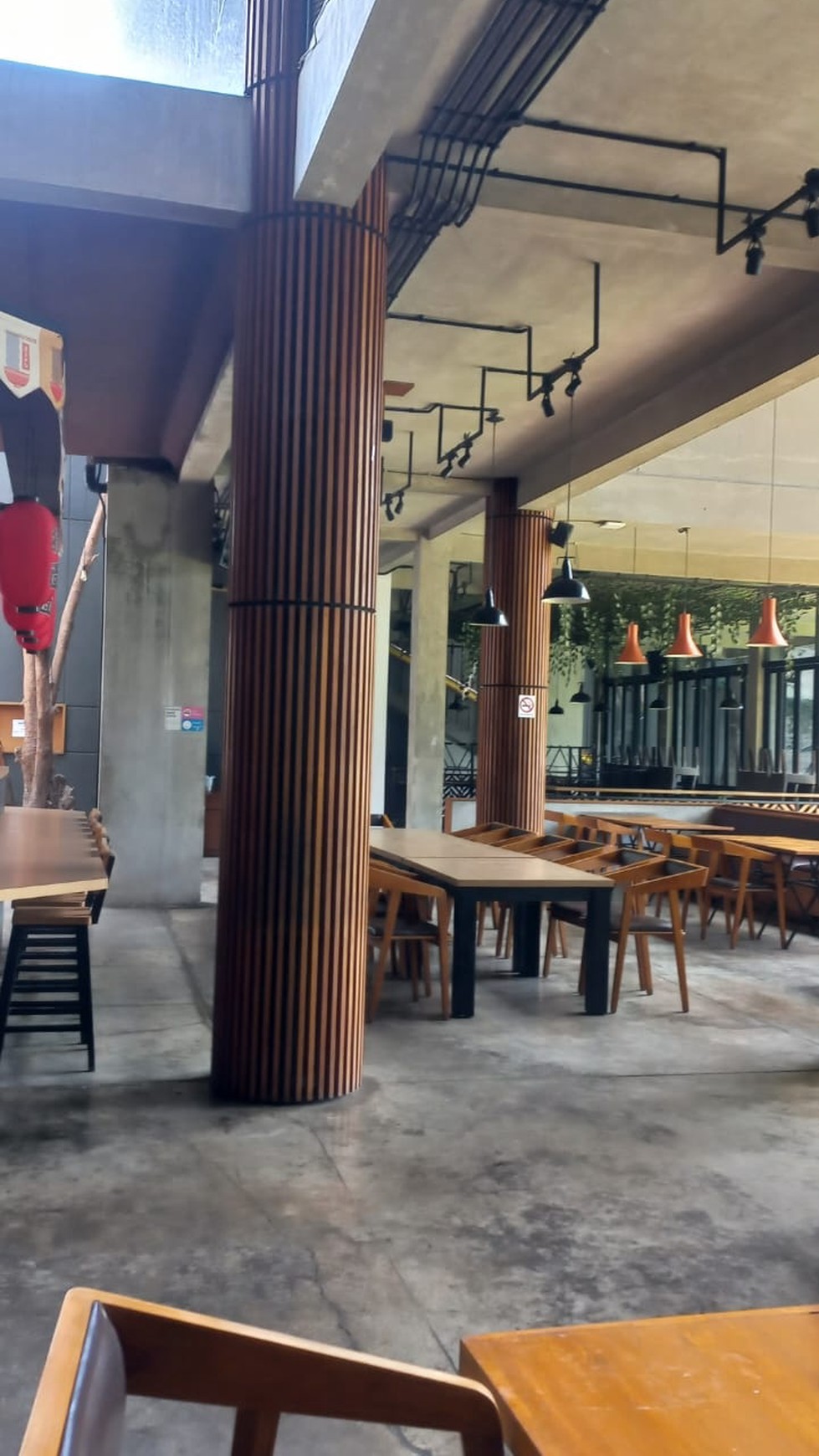 Ruang Usaha Luas untuk Cafe di Ciumbuleuit Cidadap Bandung