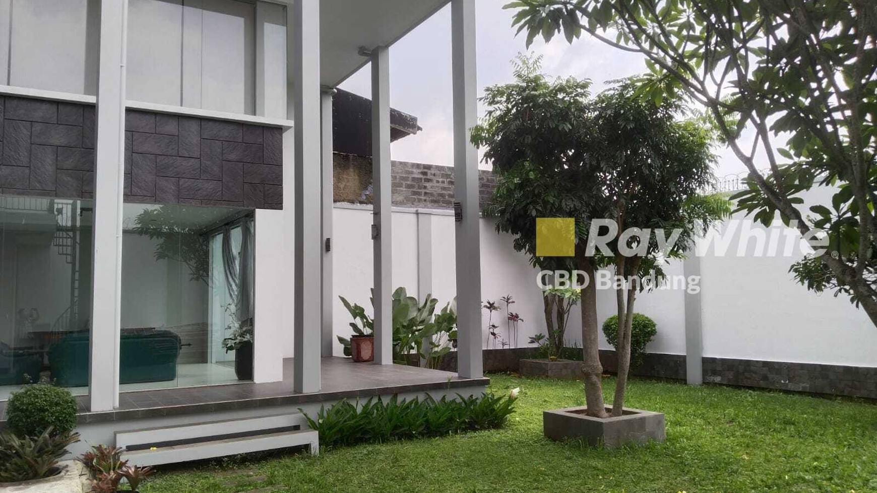 Rumah Mewah 2,5 Lantai di Setiabudi Regency Bandung Utara