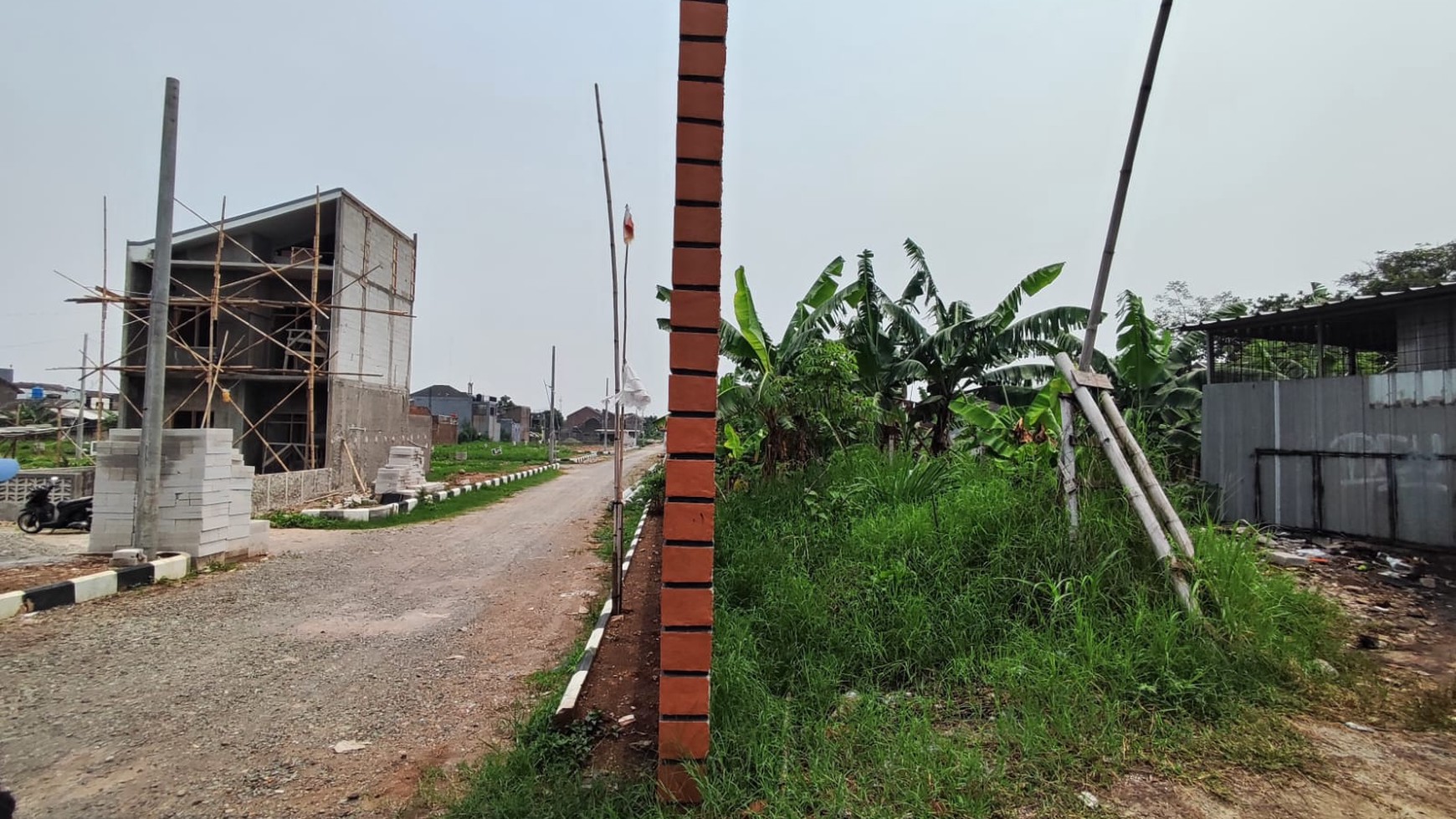 Sebelah Perumahan ! Tanah Komersial di main road Babakan Karet cocok untuk usaha