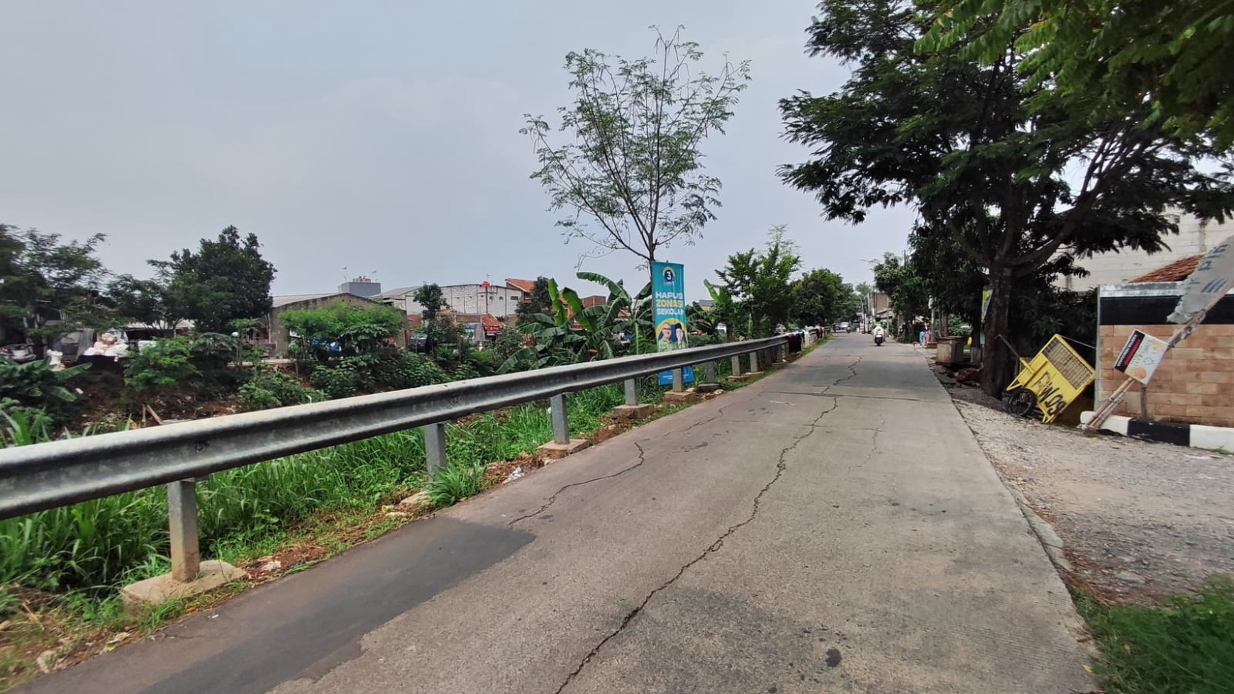 Sebelah Perumahan ! Tanah Komersial di main road Babakan Karet cocok untuk usaha