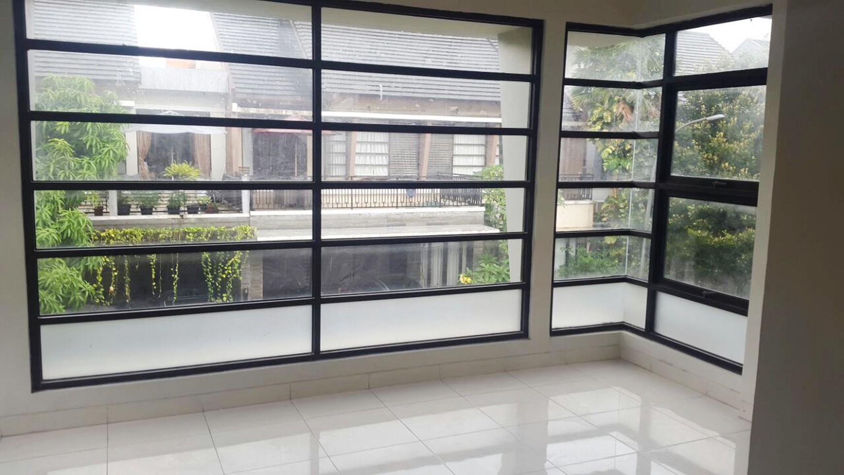 Rumah dalam cluster di Emerald Bintaro Jaya sektor 9