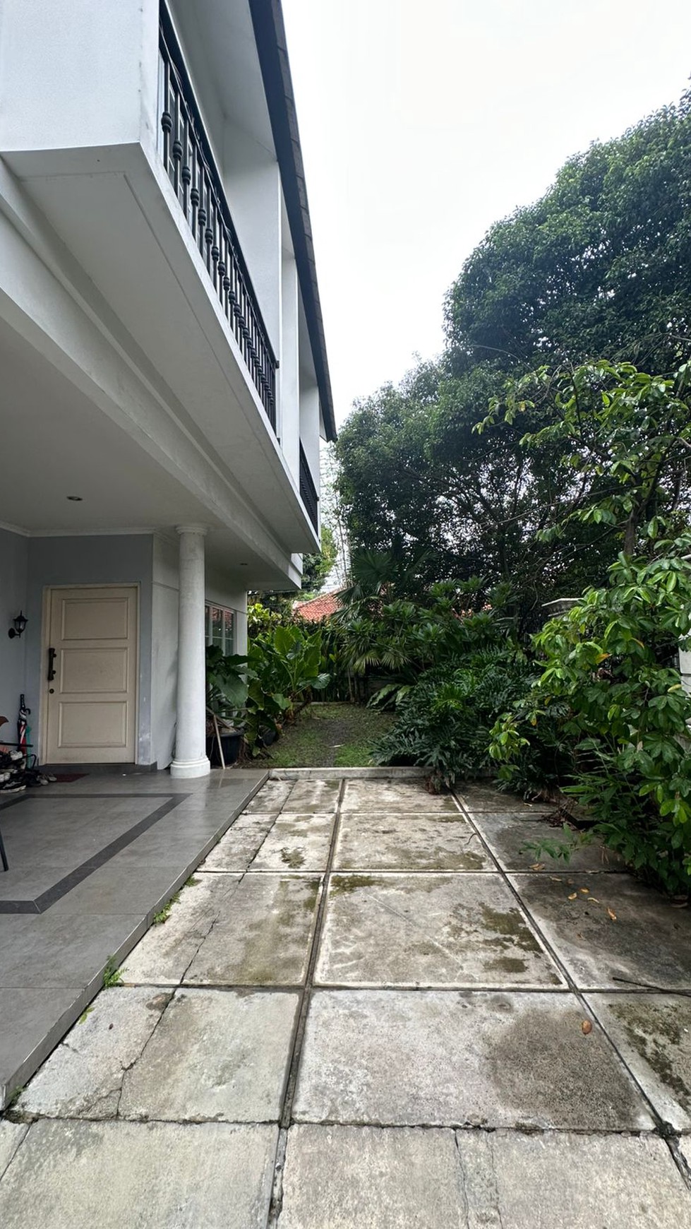 Dijual Rumah Mewah Siap Huni dan Lokasi Strategis @Cirendeu