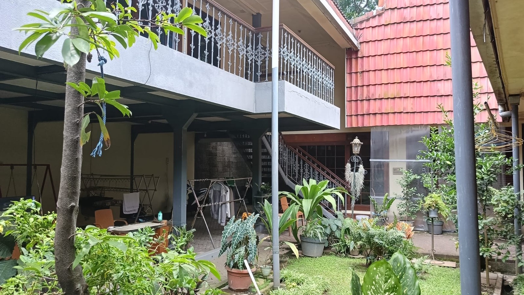 Rumah Lux Asri di jl Kapten Tandean Hegarmanah