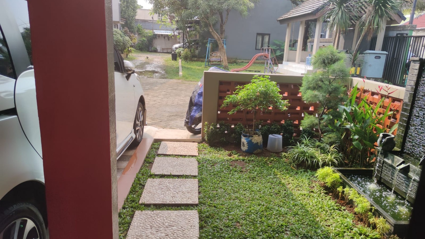 Dijual Rumah Hook depan Taman dan Kondisi Siap Huni @Jombang