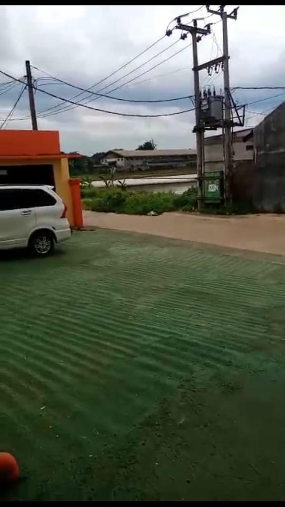 Gudang Strategis Di Cileungsi Bogor, LB 1400 M2 Dan Baru Renovasi, Sebelah Metland Cileungsi Dan 2 KM ke Pintu Tol Narogong Bogor