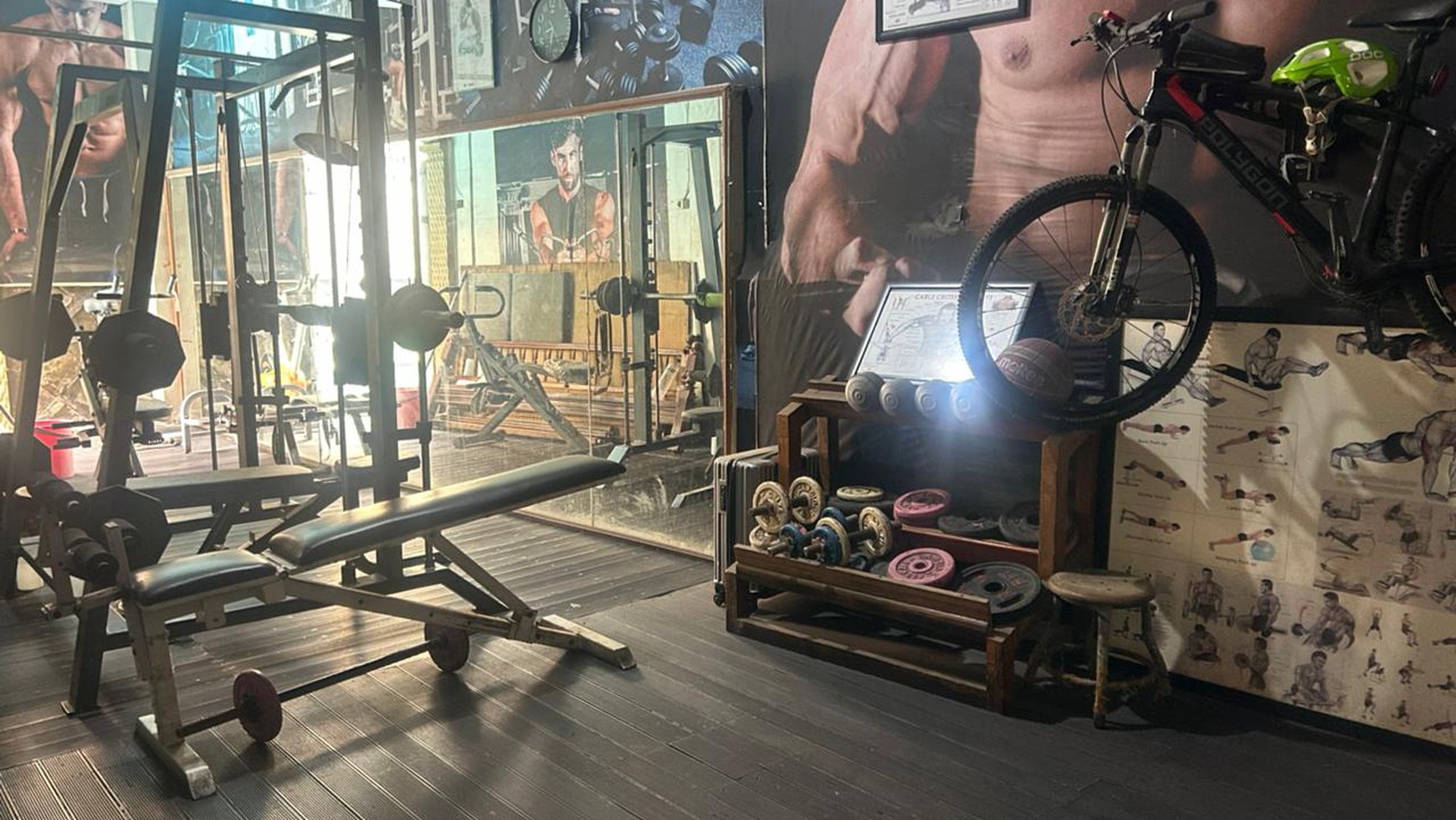 JUAL RUMAH 2 LANTAI  Jln Torawitan Perak Surabaya