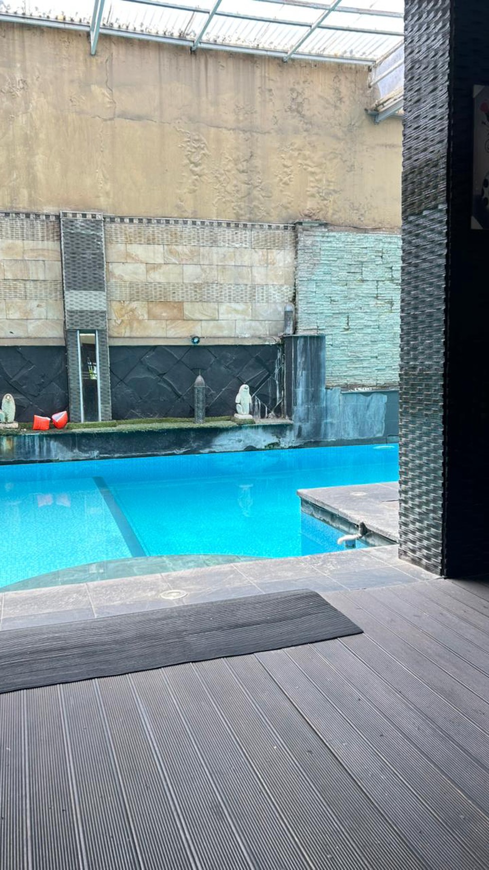 JUAL RUMAH 2 LANTAI  Jln Torawitan Perak Surabaya