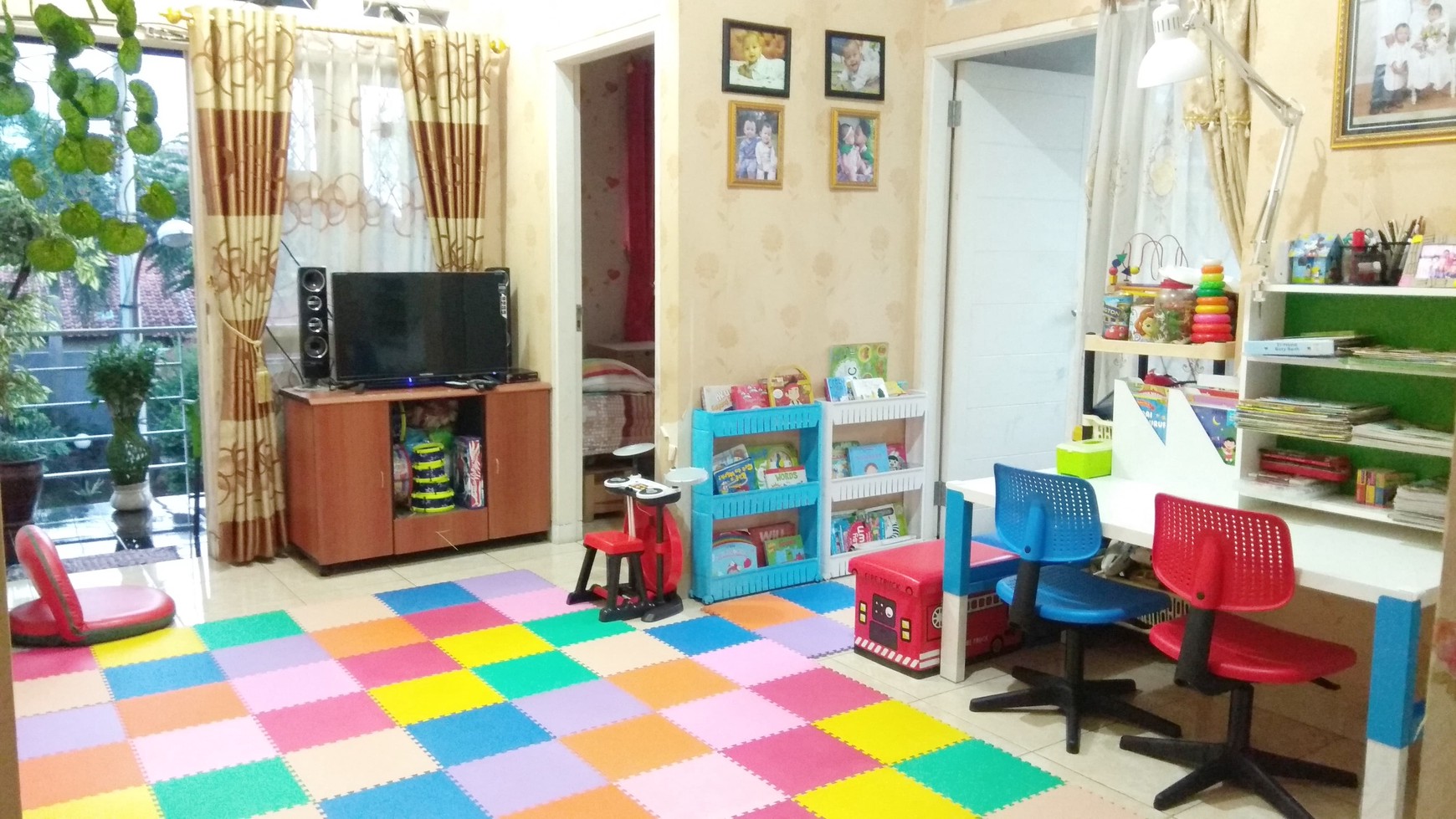 Disewakan Rumah Hoek Fully Furnished di Beji Depok