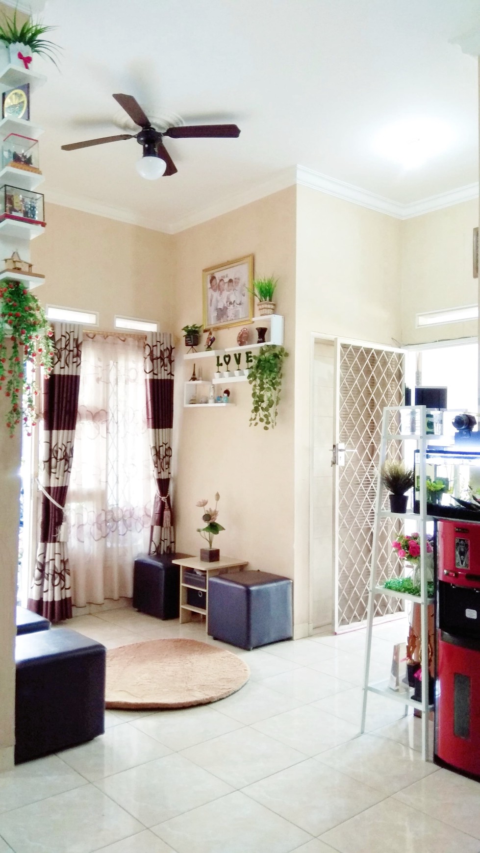 Disewakan Rumah Hoek Fully Furnished di Beji Depok