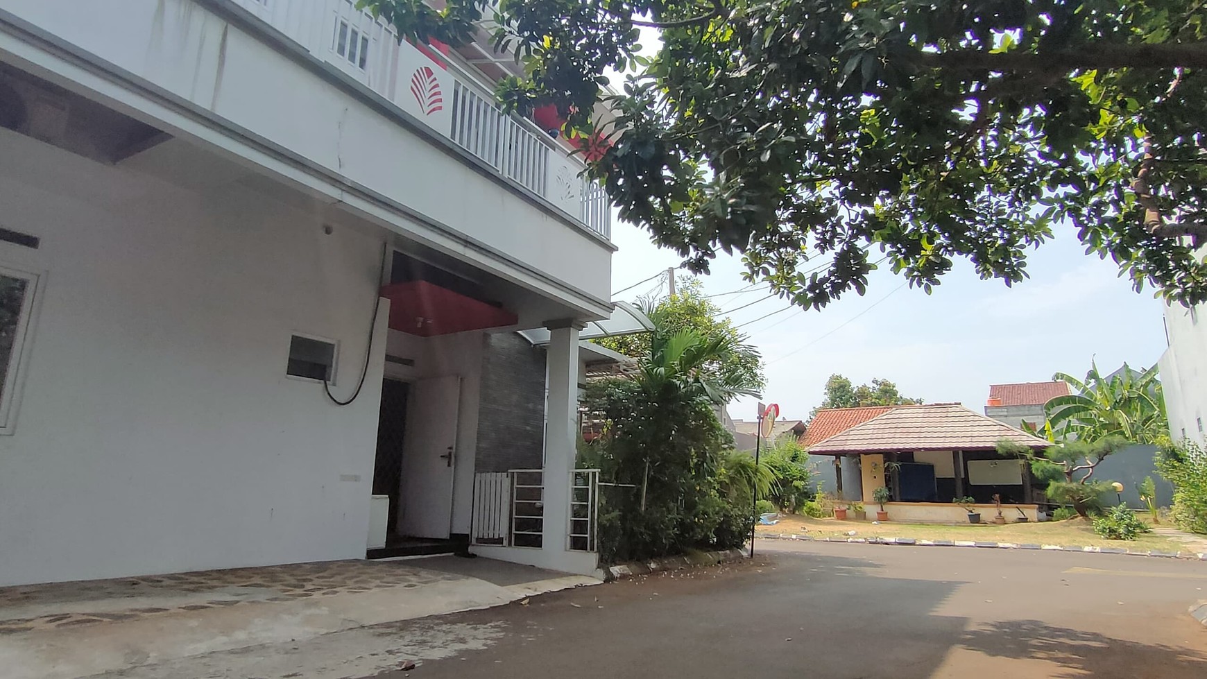 Disewakan Rumah Hoek Fully Furnished di Beji Depok