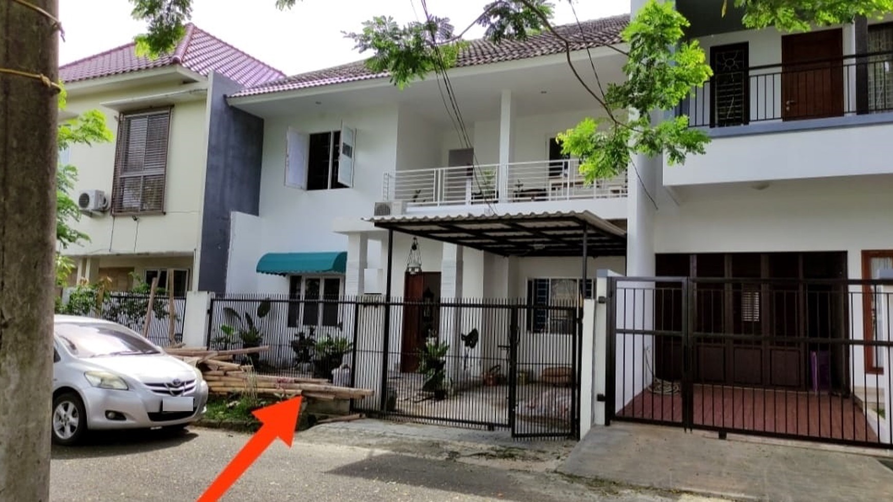 Rumah bagus, rapih siap huni di Graha Raya Bintaro