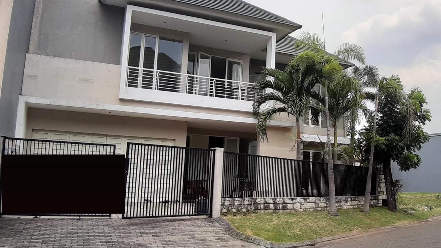 Rumah Dijual Graha Family Surabaya