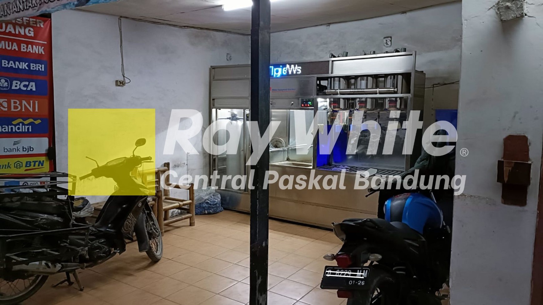 Rumah dan Ruang Usaha di Jalan Melong Bandung