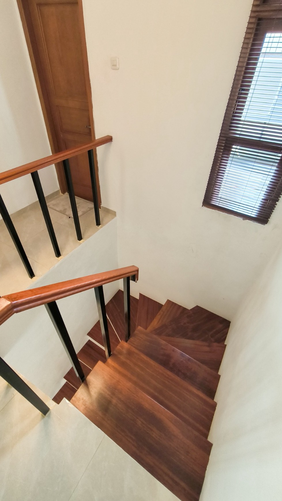 Rumah Bagus,dalam ruangan rapih,lingkungan ok di Bintaro Jaya 9.