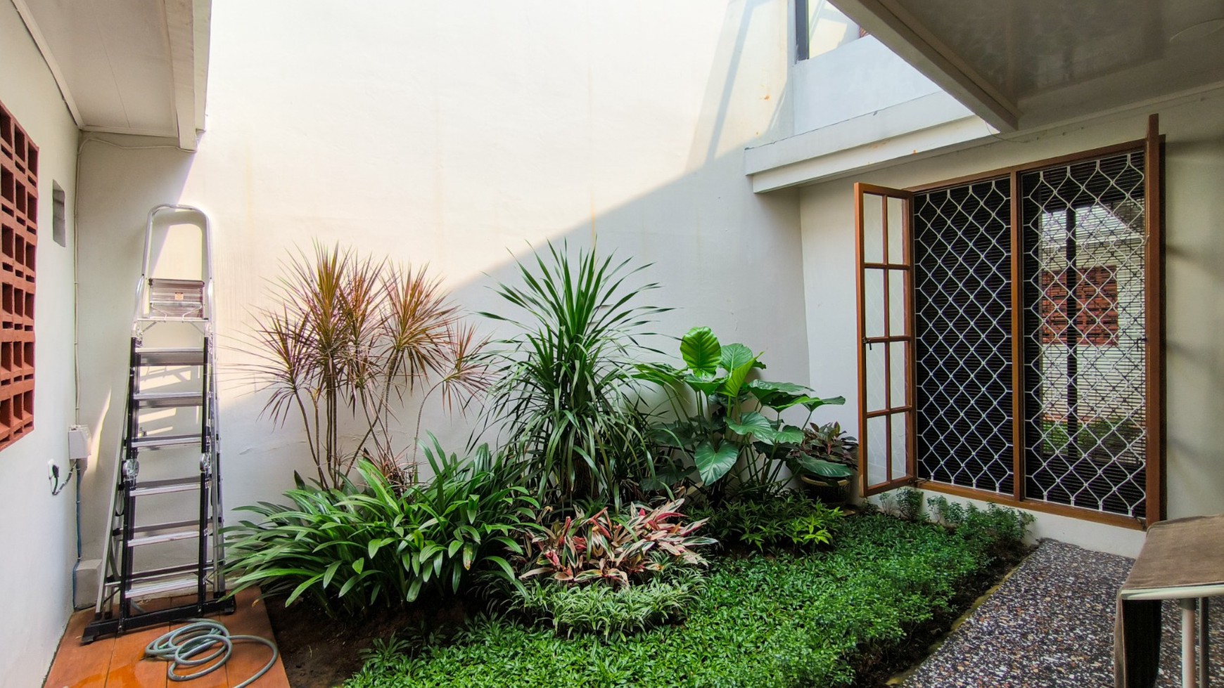 Rumah Bagus,dalam ruangan rapih,lingkungan ok di Bintaro Jaya 9.