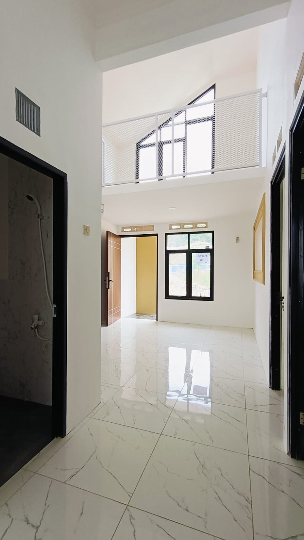 Rumah Town House Dekat Grand Wisata , Tambun - Bekasi