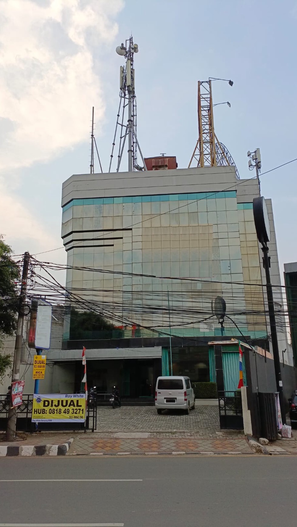 Bangunan Kantor di Jalan Utama Daan Mogot