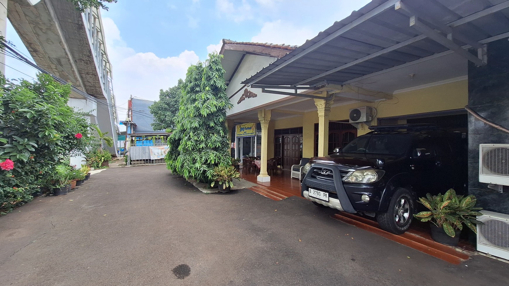 Dijual Rumah Lama Hitung Tanah Cocok untuk Usaha Lokasi Strategis