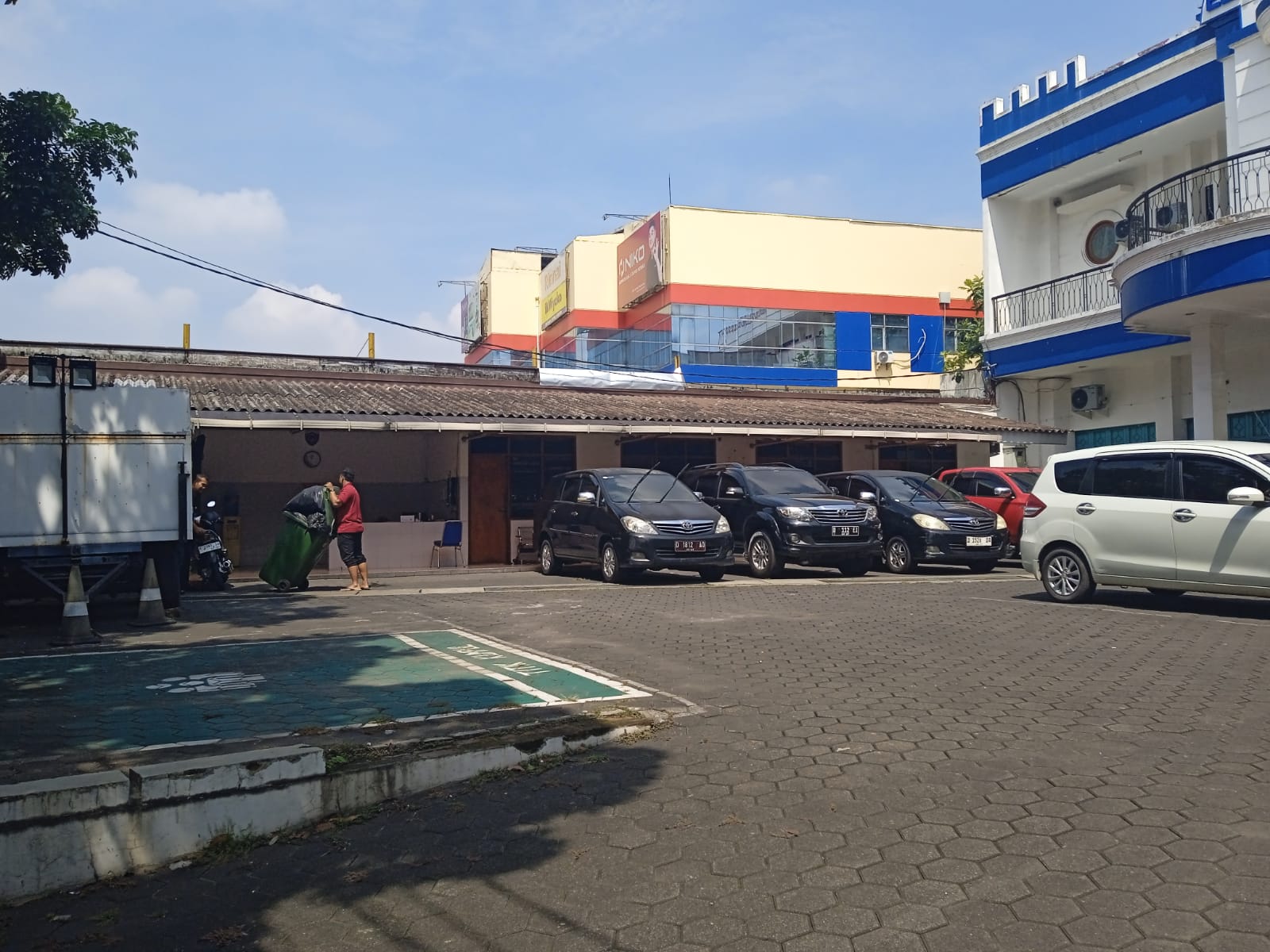 Kantor di Mainroad Soekarno Hatta dekat Batununggal Lokasi Strategis