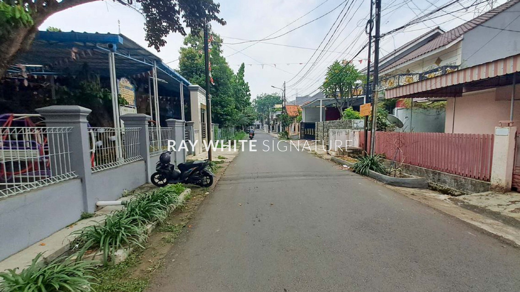 Rumah Lama 1 Lantai di Jl Bambu Duri Duren Sawit